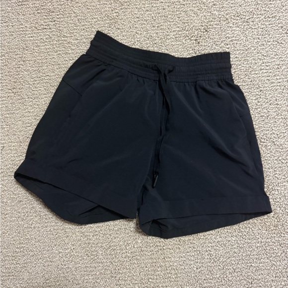 lululemon Spring Breakaway 4 way stretch 3” Shorts - Picture 1 of 4